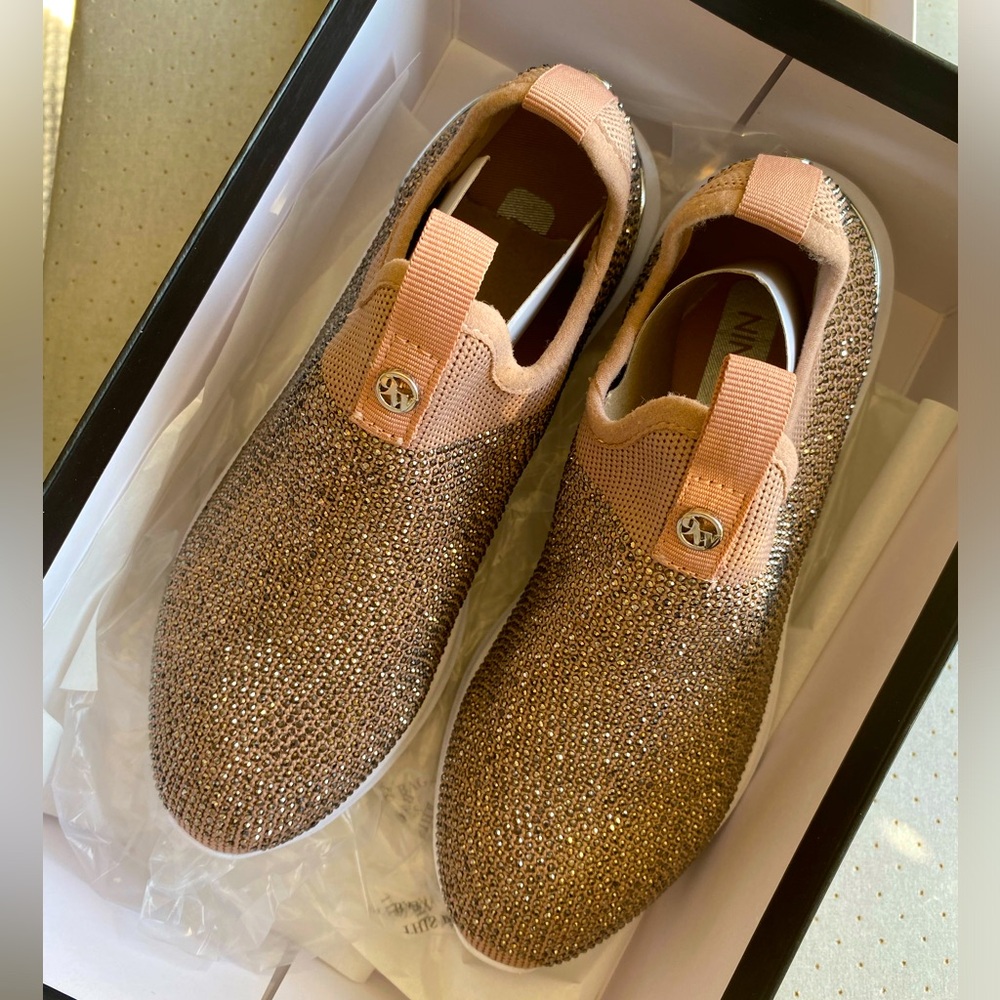 Nine West Fashionable sneaker